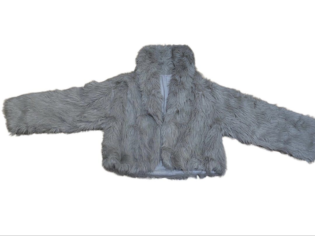 Cropped Grey Faux Fur Jacket (Category: Coats, Jackets and Outerwear) located in San Fernando. Submitted by happycattooo (Listing ID 1468568130, Image 1). Description: Color: Light Grey / Silver Grey Style: Cropped Faux Fur Jacket Size: Small to Medium.
