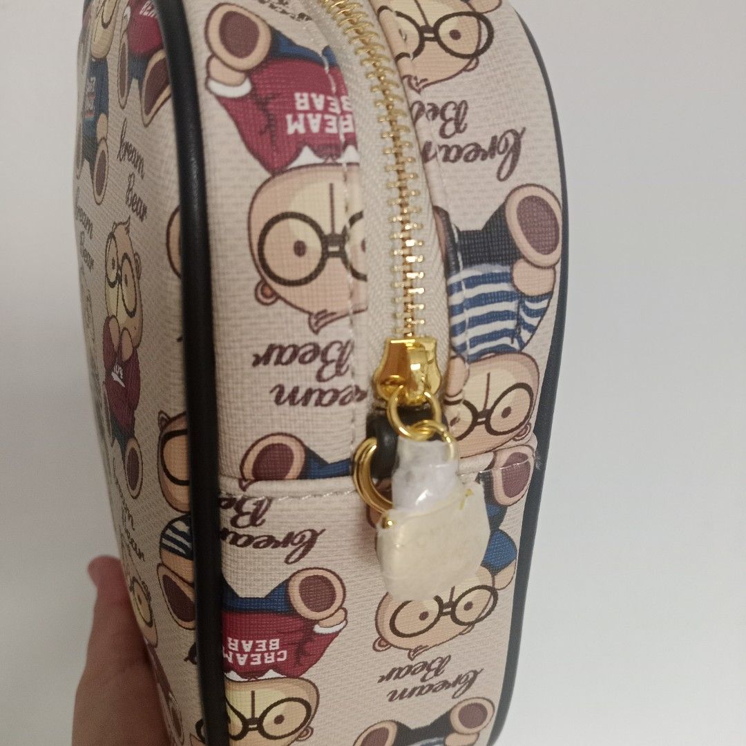 crossbody bag (Category: Cross-body Bags) located in Manila. Submitted by mamapards17 (Listing ID 1468507677, Image 2). Description: .