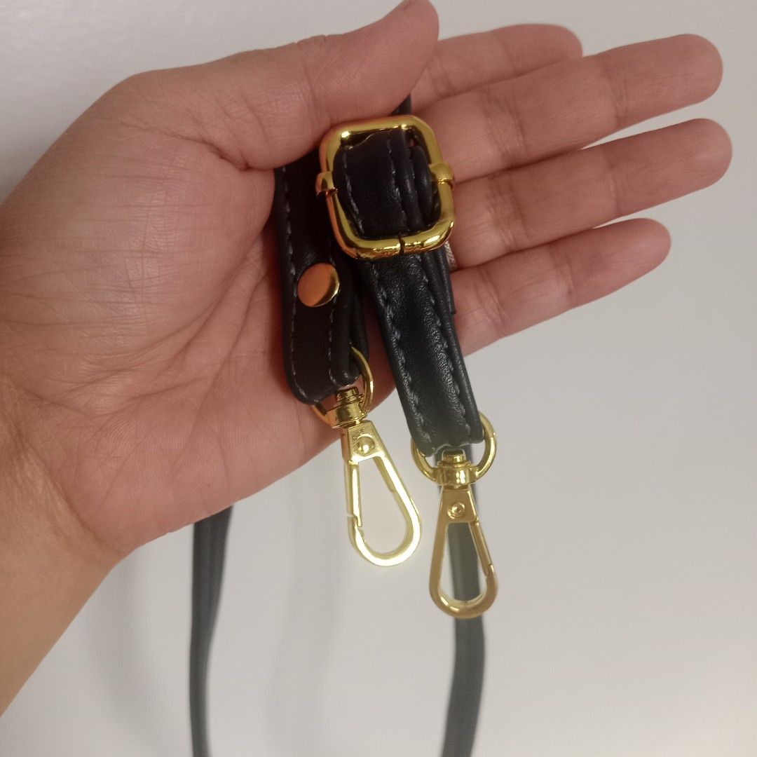 crossbody bag (Category: Cross-body Bags) located in Manila. Submitted by mamapards17 (Listing ID 1468507677, Image 3). Description: .