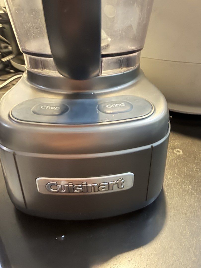 Cuisinart Food Processor (Category: Juicers, Blenders & Grinders) located in Bulacan. Submitted by mysticdeer.6d7f47 (Listing ID 1468595520, Image 2). Description: Ang nasa larawan ay isang Cuisinart Elemental 4-Cup Chopper/Grinder (Model: ECH-4), isang compact na food processor na ginagamit sa kusina. Pangunahing katangian ng appliance na ito: • Dalawang function: Mayroon itong magkahiwalay na pindutan para sa Chop (para sa paghiwa ng sibuyas, b