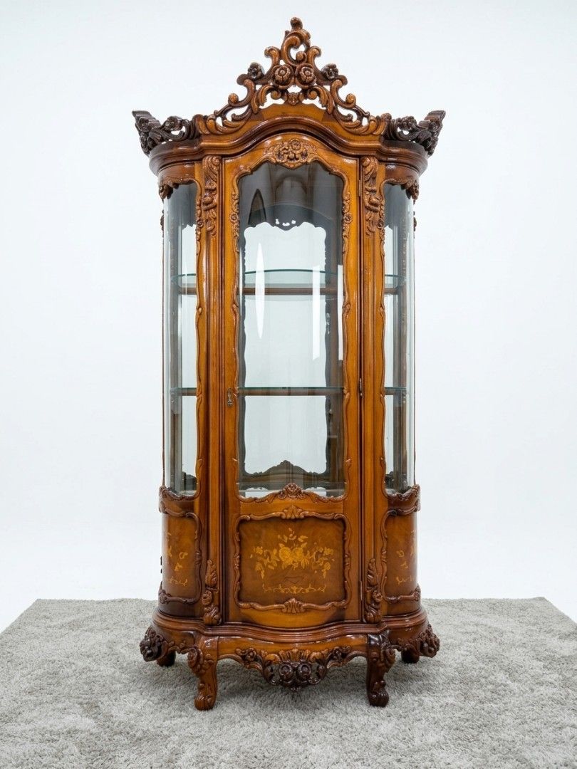 curio rococo style displayer 🤍 (Category: Other Home Decor) located in Bulacan. Submitted by duncayow (Listing ID 1468605256, Image 1). Description: 35k free delivery napo yan 🙂.