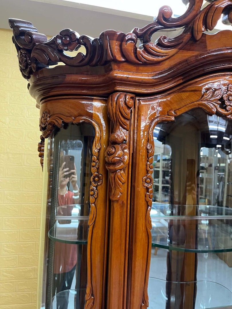 curio rococo style displayer 🤍 (Category: Other Home Decor) located in Bulacan. Submitted by duncayow (Listing ID 1468605256, Image 3). Description: 35k free delivery napo yan 🙂.