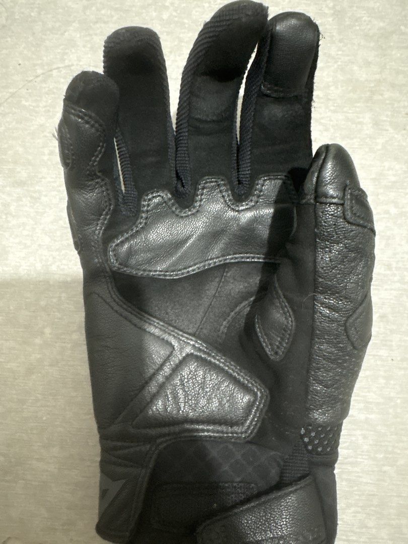 Dainese Unruly Ergo-Tek Gloves (Category: Gloves) located in Taguig. Submitted by pat.dd (Listing ID 1468553262, Image 3). Description: - Brand: Dainese - Original price at 7990, selling it for 1/4 the price - Size L - RFS : decluttering - Color: Black - Condition: Pre-owned with minimal wear on leather and mesh - Material: Breathable top mesh and reinforced leather palm - Protection: Built-in knuckle protection - Fit: Adjustable velcro wrist str