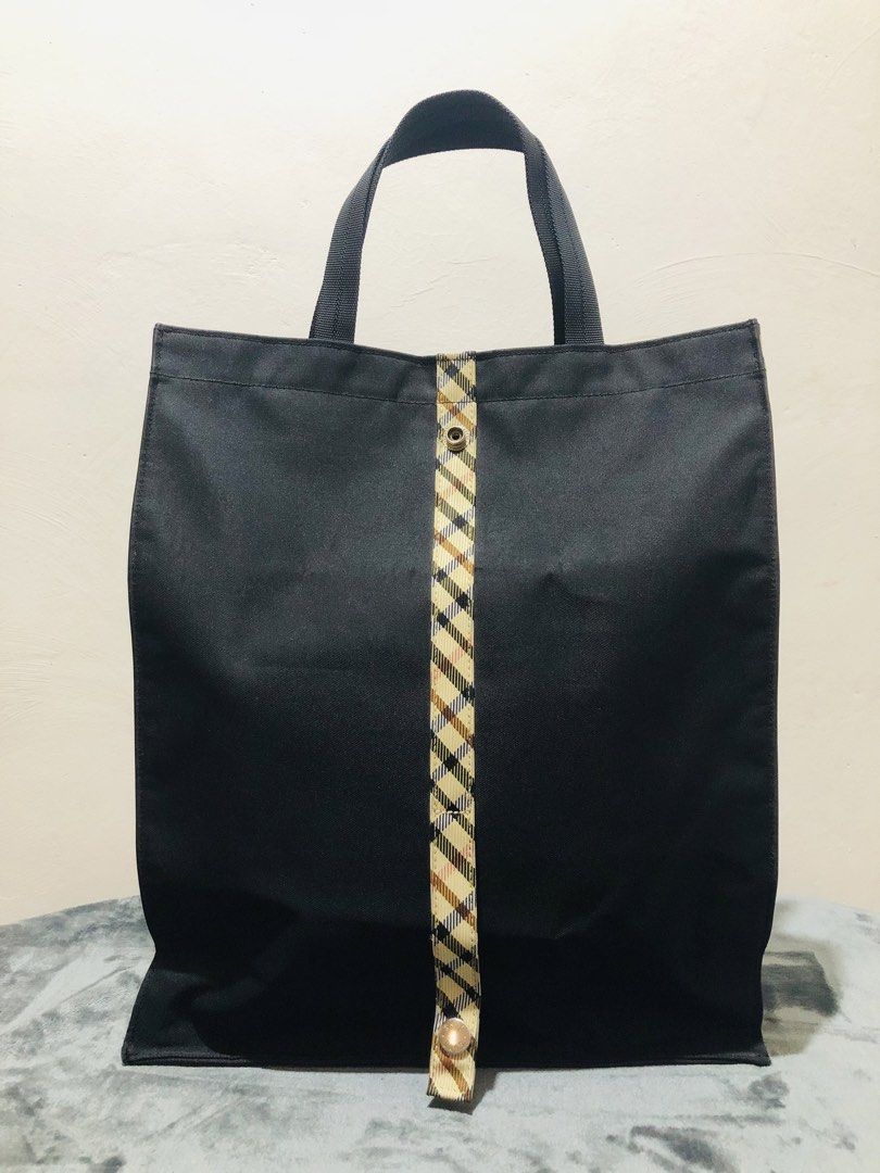 DAKS NYLON TOTE BAG PRODUCED BY ACE (Category: Tote Bags) located in Imus. Submitted by dhouseoftotes (Listing ID 1468560559, Image 2). Description: 📐 MEASUREMENTS‼️ H - 14.5 inches W - 12 inches D - 4 inches Drop - 5.5 inches DISCLAIMER!! I am not affiliated, associated, authorised, endorsed by, or in any way officially connected with any of the brands, companies, or trademarks mentioned on this page/shop. All product names, logos, and brands a