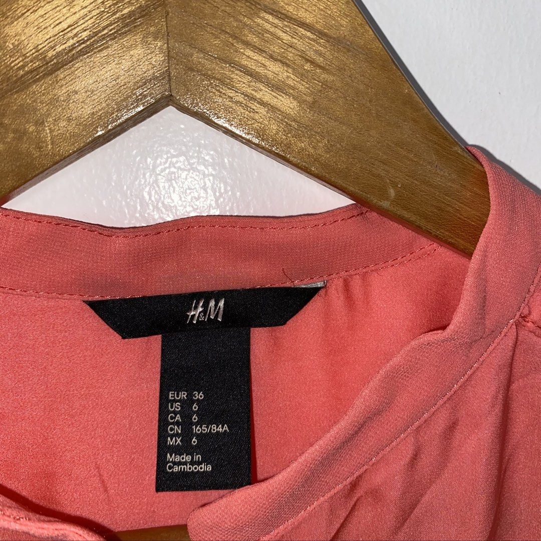DALE‼️H&M chiffon top (Category: Longsleeves) located in San Jose del Monte. Submitted by mamiracky (Listing ID 1468592833, Image 3). Description: .