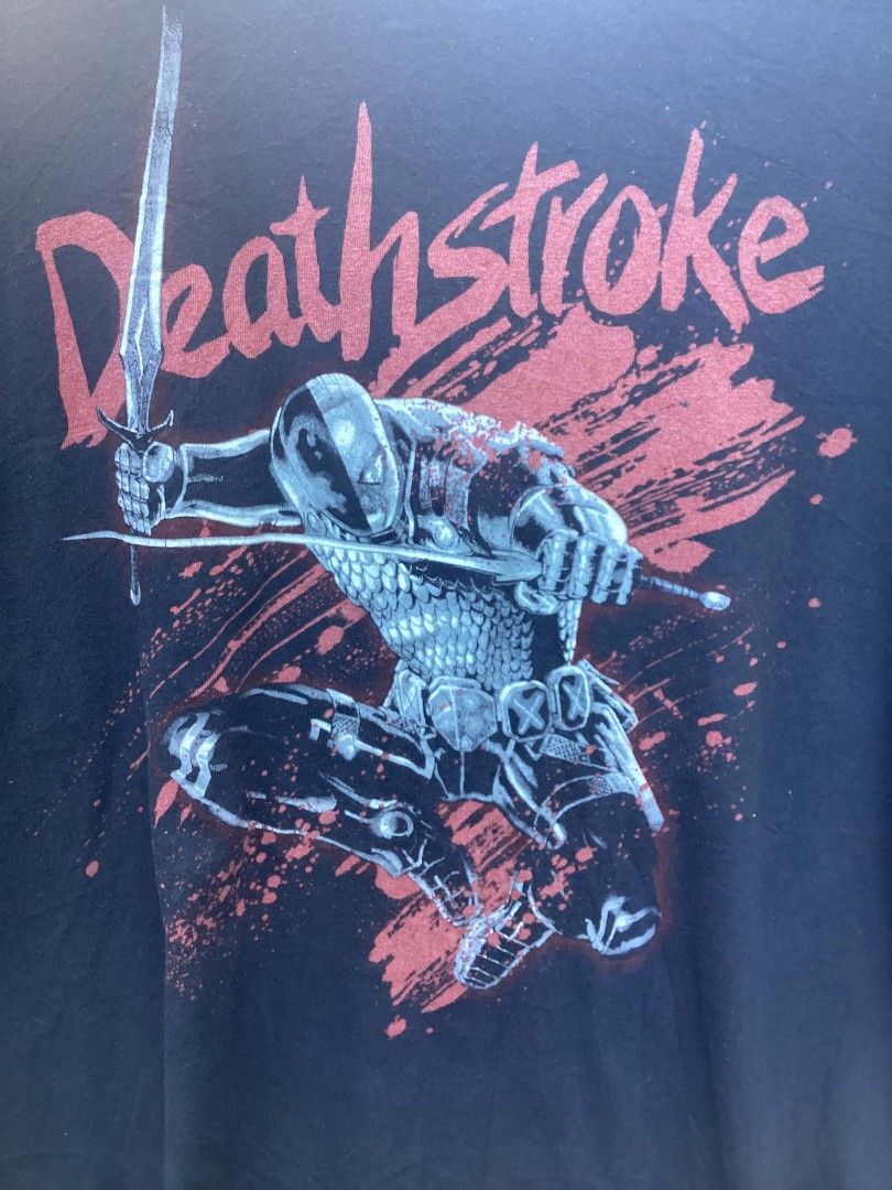 DC Comics Deathstroke Graphic Tee (Category: Tshirts & Polo Shirts ) located in Balanga. Submitted by archivefine_ds (Listing ID 1468581250, Image 2). Description: DC Deathstroke Graphic Tee Size 2XL on tag 10/10 good condition, need wash w 22 L 28 350+sf.