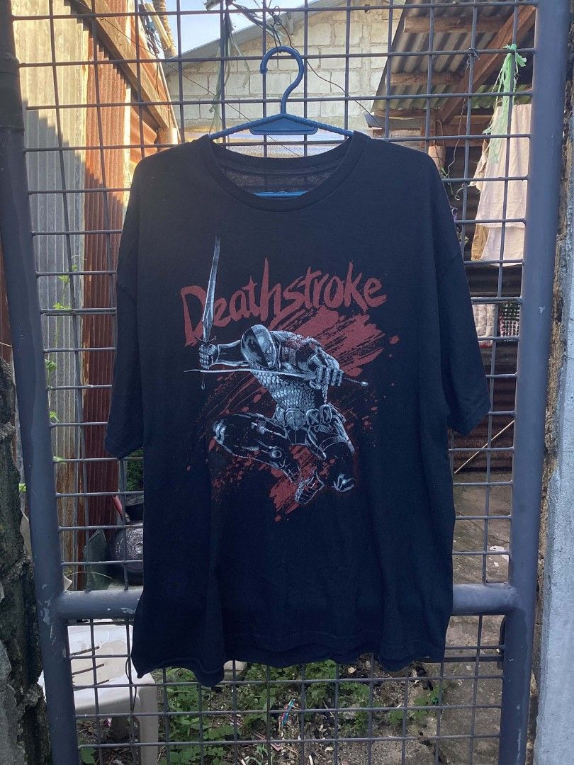 DC Comics Deathstroke Graphic Tee (Category: Tshirts & Polo Shirts ) located in Balanga. Submitted by archivefine_ds (Listing ID 1468581250, Image 1). Description: DC Deathstroke Graphic Tee Size 2XL on tag 10/10 good condition, need wash w 22 L 28 350+sf.