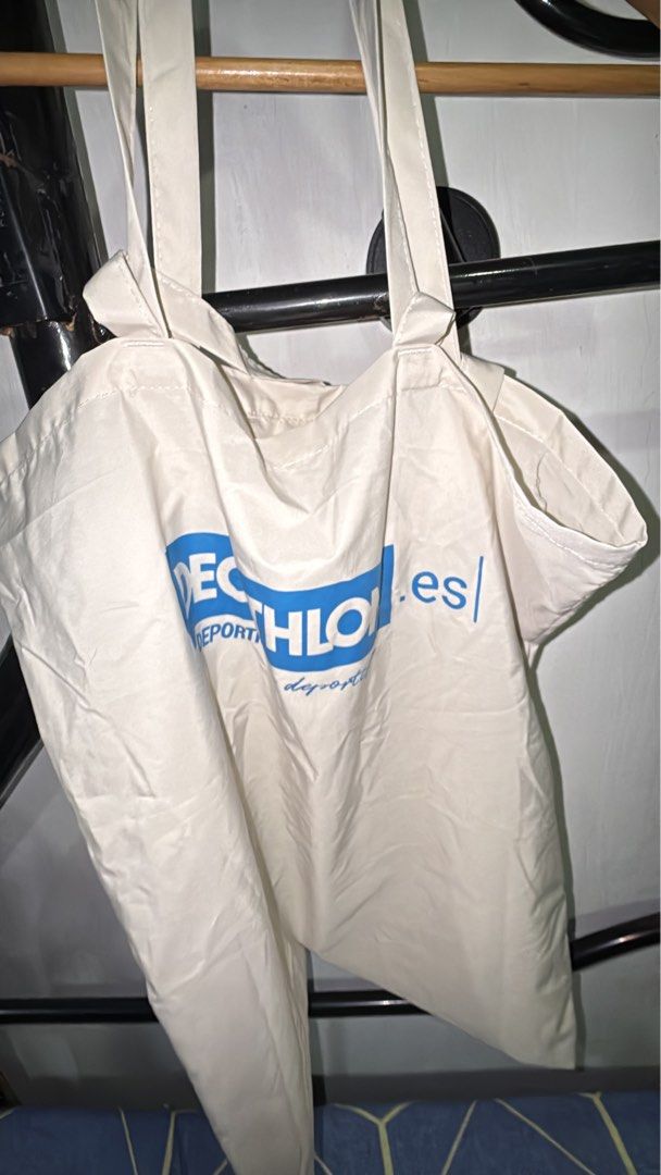 Decathlon España Tote bag (Category: Sling Bags) located in Manila. Submitted by marksprelovedxoxo (Listing ID 1468584905, Image 2). Description: .