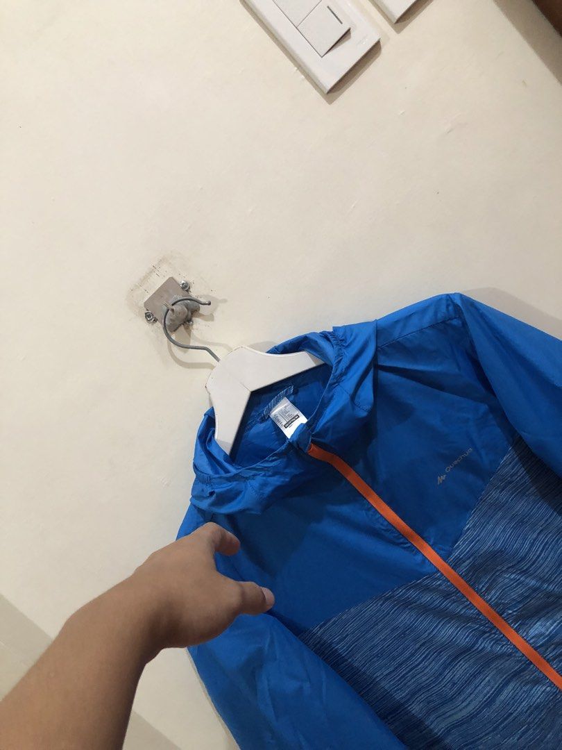 Decathlon Windbreaker Blue Jacket (Category: Coats, Jackets and Outerwear) located in Oas. Submitted by alithrifthunter (Listing ID 1468591011, Image 3). Description: .