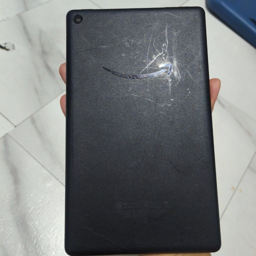 Defective Amazon tablet (Category: Windows) located in Las Pinas. Submitted by yel_olshoppe (Listing ID 1468602336, Image 3). Description: ayw n. po mag open..pang parts nlng po..ksma na ung 2 case 500 nlng po.