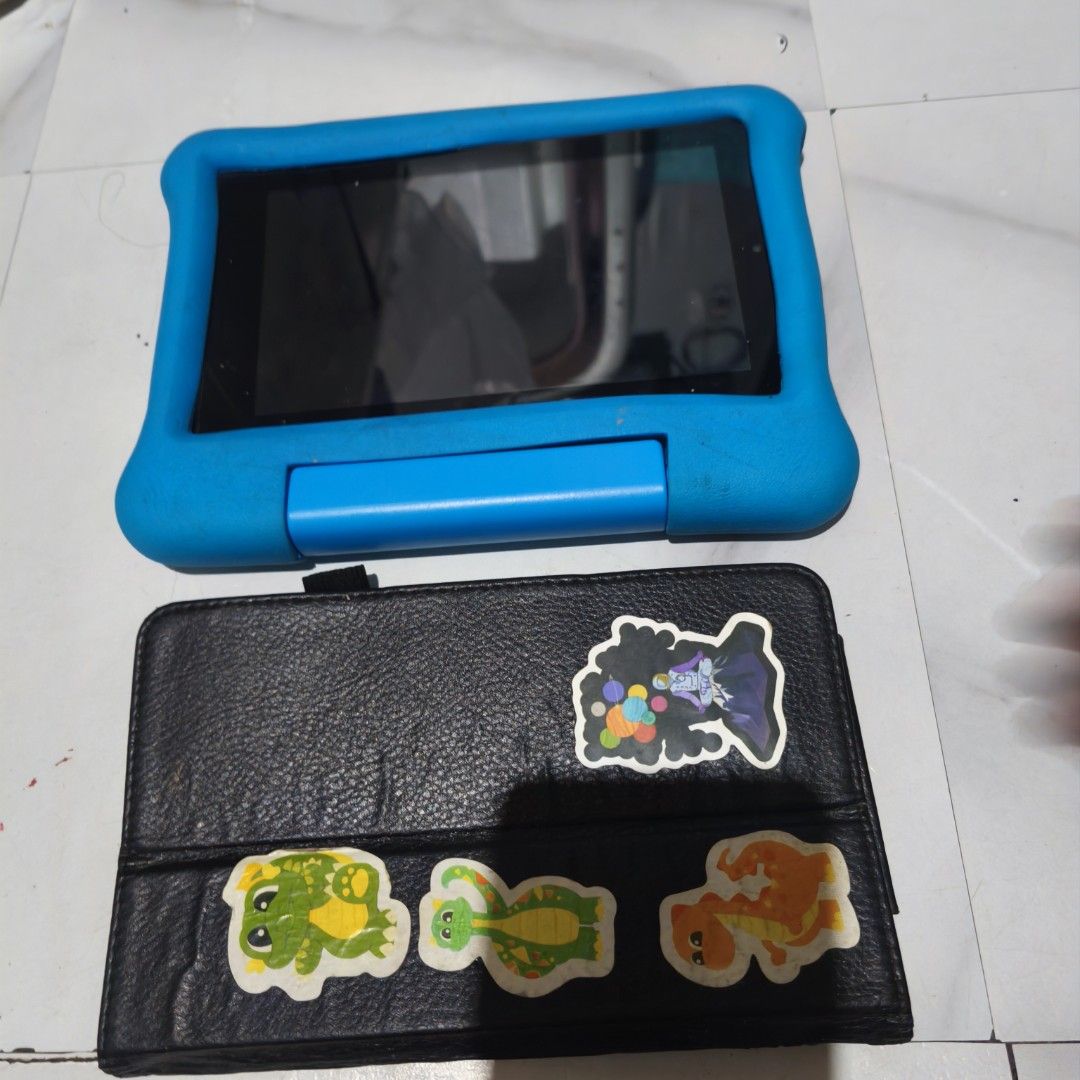 Defective Amazon tablet (Category: Windows) located in Las Pinas. Submitted by yel_olshoppe (Listing ID 1468602336, Image 1). Description: ayw n. po mag open..pang parts nlng po..ksma na ung 2 case 500 nlng po.