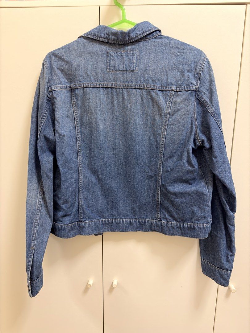 Denim jacket (Category: Coats, Jackets and Outerwear) located in Quezon City. Submitted by j.styles (Listing ID 1468674245, Image 2). Description: .