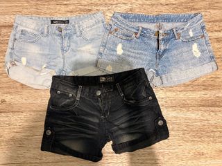 (Category: ) located in . Submitted by clothesandcollectibles (Listing ID 1468585268, Image 1). Description: .