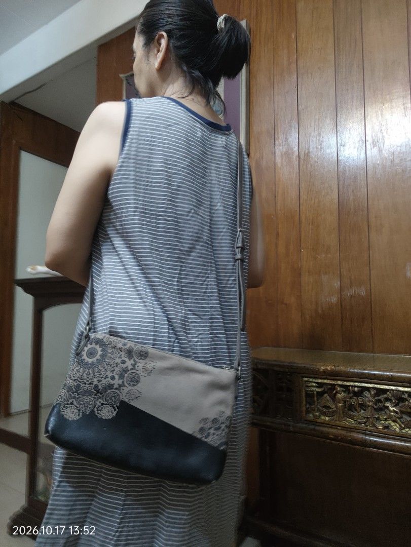 Desigual vintage bag (Category: Cross-body Bags) located in Bacolod City. Submitted by jljljljljljl (Listing ID 1468558705, Image 2). Description: .