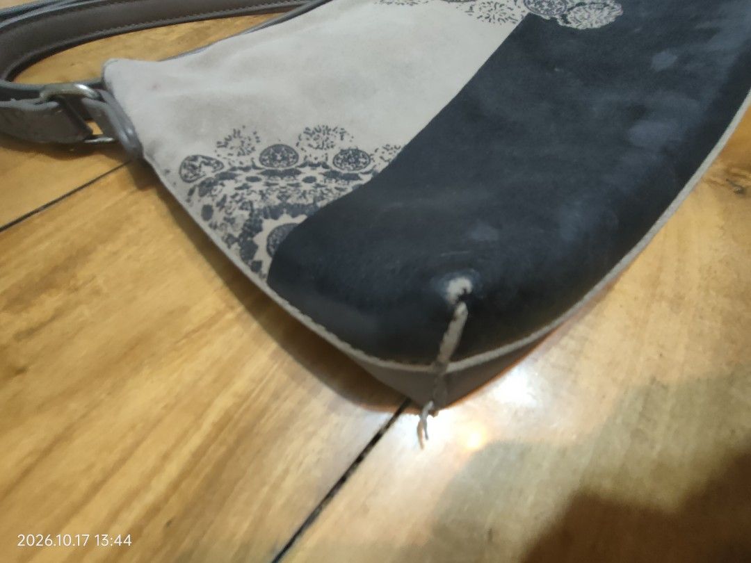 Desigual vintage bag (Category: Cross-body Bags) located in Bacolod City. Submitted by jljljljljljl (Listing ID 1468558705, Image 3). Description: .