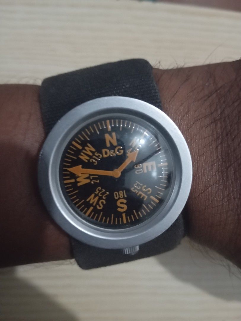 D&G (Category: Men's Watches) located in Las Pinas. Submitted by quick_deals_great_finds2 (Listing ID 1468593744, Image 3). Description: Original good working condition Quartz with battery.