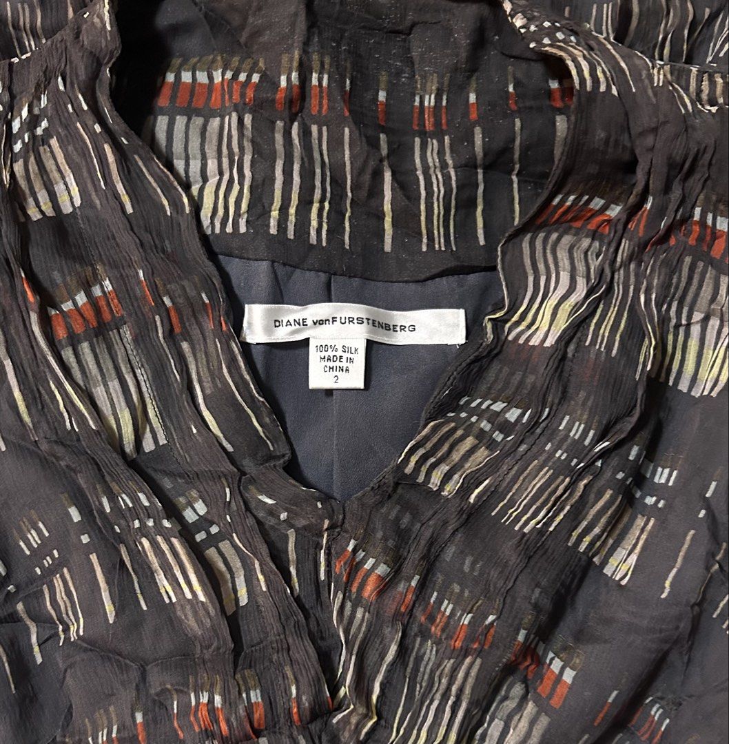 DIANE VON FURSTENBERG (Category: Dresses) located in Davao. Submitted by sart0ria85 (Listing ID 1468651441, Image 3). Description: A 60s print of a classic daydress in 100% SILK. MADE IN CHINA 🇨🇳 XSMALL. Size 2 EXCELLENT CONDITION (98/100).