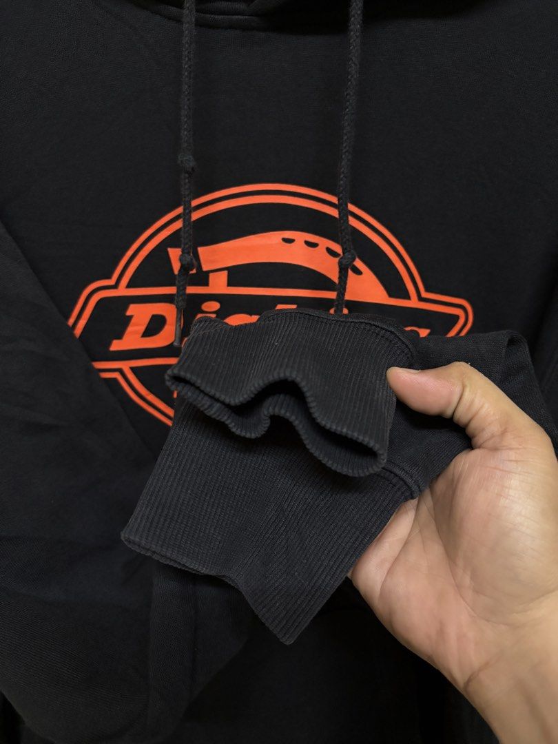 Dickies (Category: Coats, Jackets and Outerwear) located in Cavite. Submitted by staythrifted.23 (Listing ID 1468620181, Image 3). Description: Medium on 🏷️ ( Oversized ) Dimes : Length 27 Width 23 Like new Color rate 9.8/10 Issue ❌ Loc. Cavite We ship nationwide Payment first .