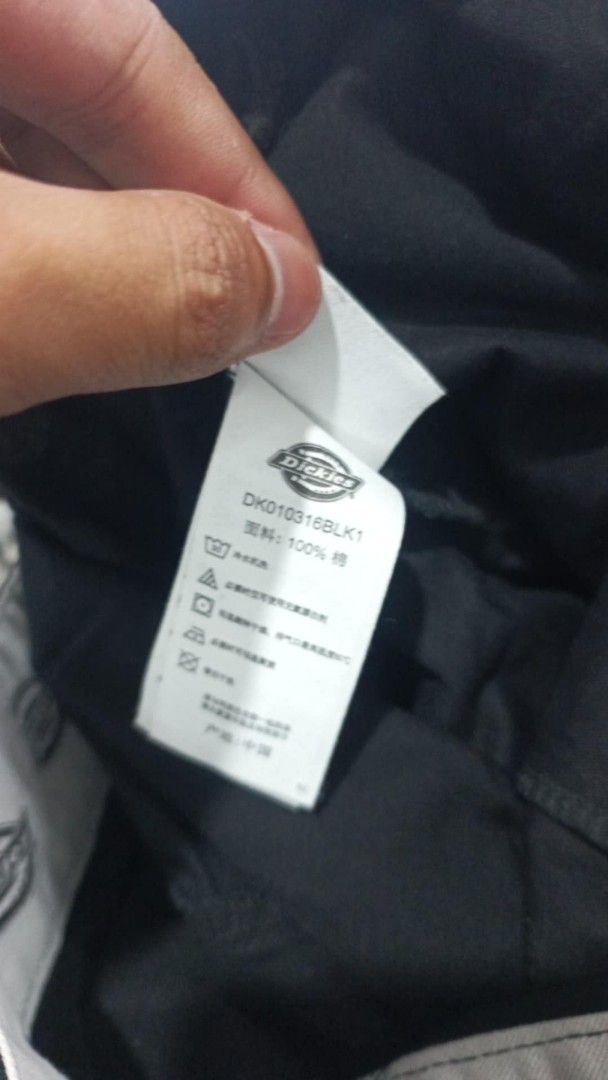Dickies Black Cargo Shorts Size 32 (Category: Shorts) located in Caloocan City. Submitted by iandoom09 (Listing ID 1468605035, Image 3). Description: - Brand: Dickies - Color: Black - Size: 32 (175/80A) - Material: 100% cotton - Features: Utility pockets with button closures and signature Dickies logo patch - Style: Casual, ideal for outdoor activities or everyday wear - Care: Machine washable in cold water.