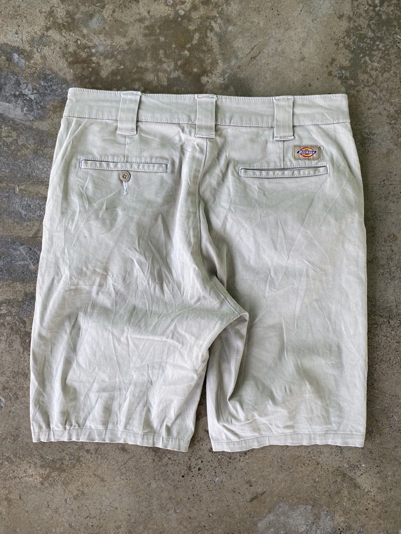 Dickies Chino Khaki Short (Category: Shorts) located in Davao. Submitted by vanthriftfinds5 (Listing ID 1468526818, Image 3). Description: •Size: 30-32 on waist •Length: 20.5 •Hem: 9 No issue Good condition Color rate: 9.8/10 DM TO PURCHASE.📩 🏙️ Location: Davao City 8000 📌Shipping Nationwide. Payment First Basis. No COD. Can provide ids and vouch for your safety. Mode of payment: Gcash Delivery Courier: JNT EXPRESS,LBC 📌Likes, reacts, comment