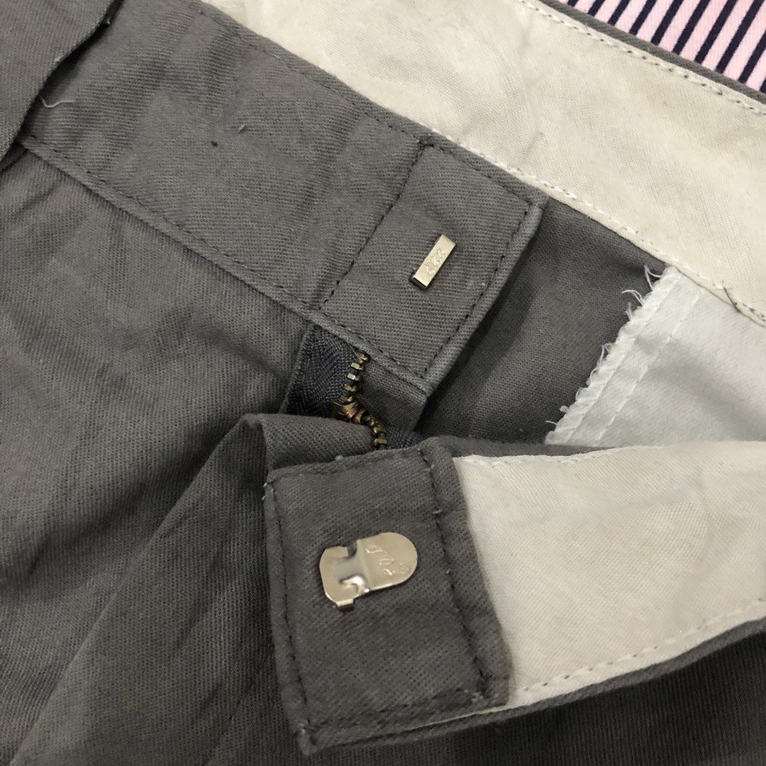 Dickies Gray Work Shorts (Category: Shorts) located in Angeles City. Submitted by gray_thrift8 (Listing ID 1468558154, Image 2). Description: Dimensions: 33-34 width 21 length 13.5 thigh 10 hem Issue: Paint stains and faded Need wash Pm!.