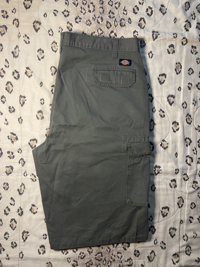Dickies Olive Green Cargo Shorts (Category: Shorts) located in Manila. Submitted by nix.thrift (Listing ID 1468608614, Image 3). Description: - Brand: Dickies - Color: Dark Olive Green - Fit: Relaxed fit through the legs - Material: Durable cotton fabric for everyday wear - Storage: Multiple side and back pockets - Details: Button closure, zip fly, sturdy belt loops, and classic logo patch - Condition: Great for casual or workwear styling.