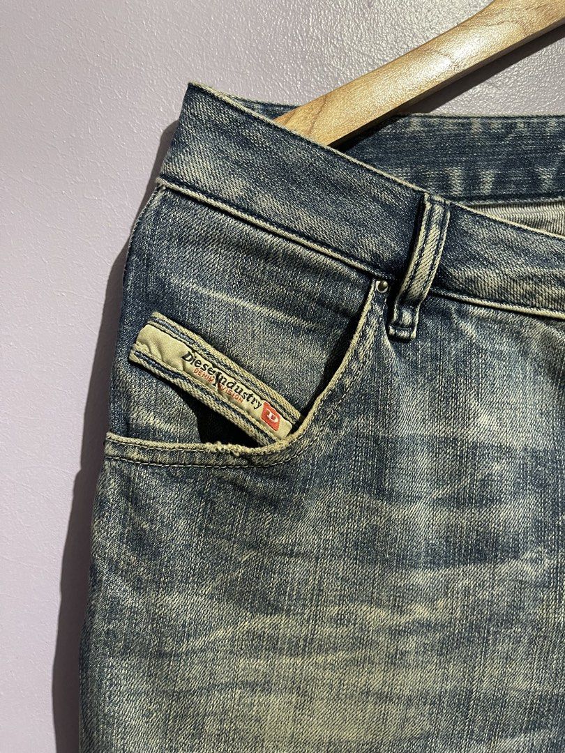 Diesel Button-fly Pants for Men (Category: Jeans) located in Angeles City. Submitted by andreiboughts (Listing ID 1468641296, Image 2). Description: Length: 43 Waist: 30-31 Hem: 8 Condition: 9/10 Issue (s): Minimal Issue on Hem Complete Tags ✅ 30 on tag.