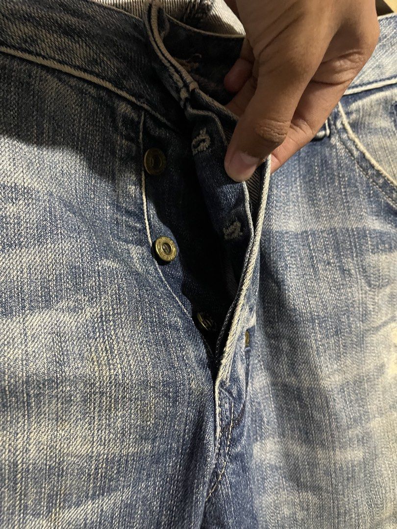 Diesel Button-fly Pants for Men (Category: Jeans) located in Angeles City. Submitted by andreiboughts (Listing ID 1468641296, Image 3). Description: Length: 43 Waist: 30-31 Hem: 8 Condition: 9/10 Issue (s): Minimal Issue on Hem Complete Tags ✅ 30 on tag.
