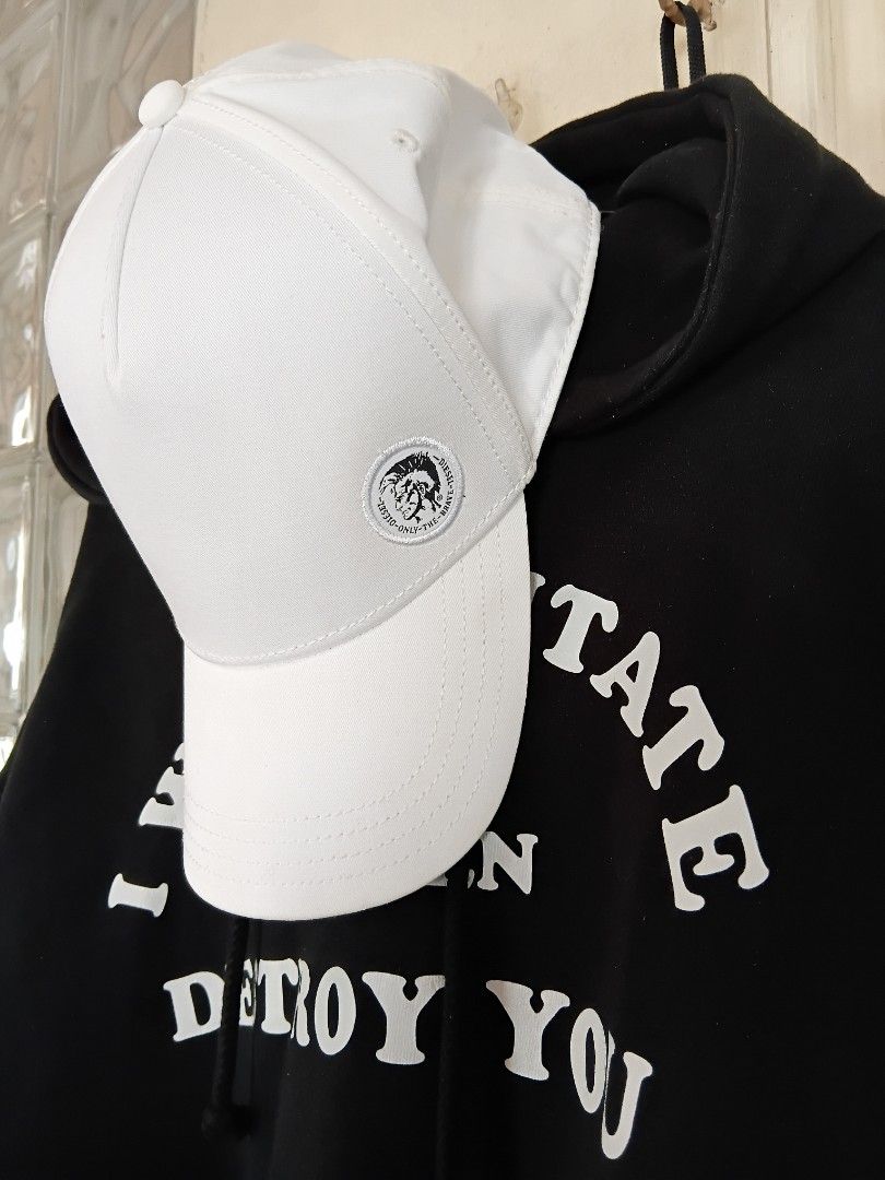 Diesel Industry | Minimal Brave Logo Snapback Hat (Category: Activewear) located in Quezon City. Submitted by 740_select (Listing ID 1468564801, Image 2). Description: Size 2 (58cm) With Hangtag Used 3x ONLY.