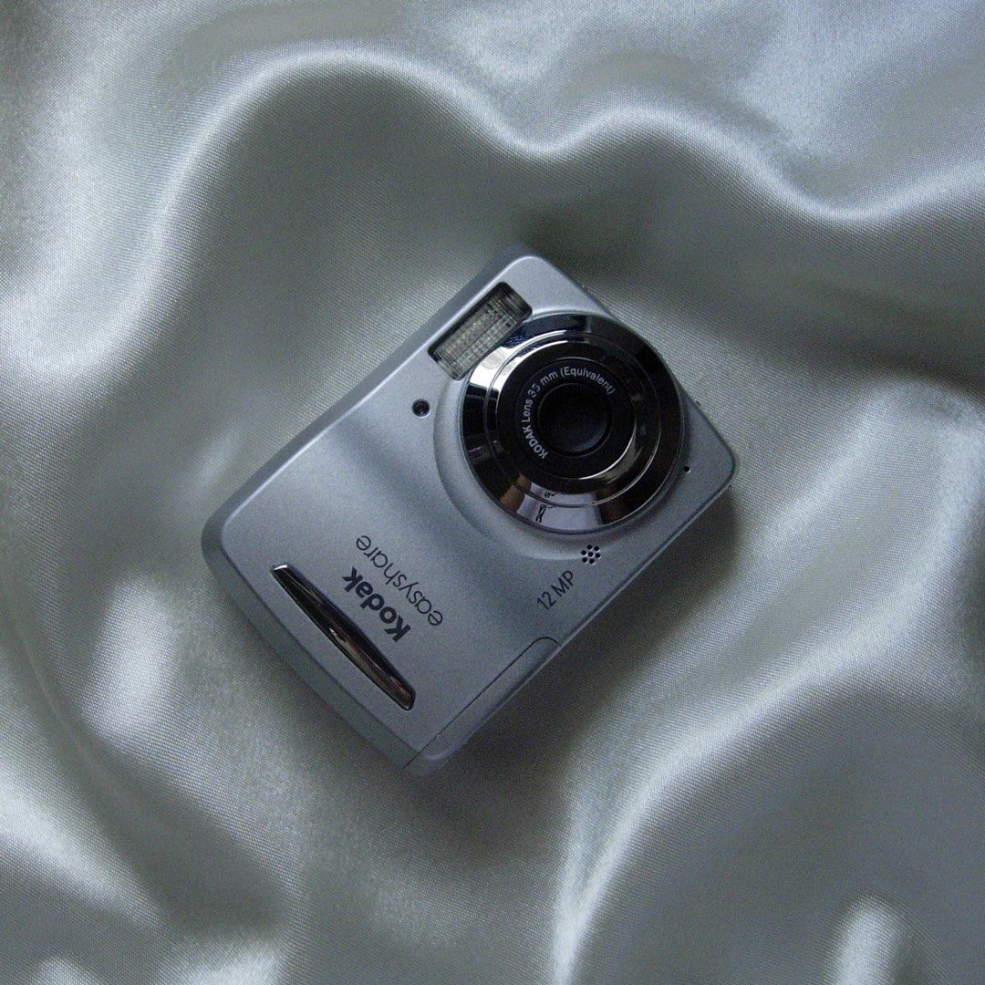 DIGICAM KODAK EASYSHARE C15 DIGITAL CAMERA (Category: Cameras) located in Manila. Submitted by la.memoriaph (Listing ID 1468555993, Image 1). Description: Body: 9.8/10 12MP | Released in 2011 Uses SD Card & 2 pcs Double Battery TESTED: All posted photos are RAW FULLY FUNCTIONAL NO ISSUE WHAT’S ON THE BOX: • Unit • Memory Card • Pouch • Beaded Wrist Strap • Stickers Accepting RESERVATIONS/ LAYAWAY TERMS as long as can settle DP. NO SHIPPING/ MEET 