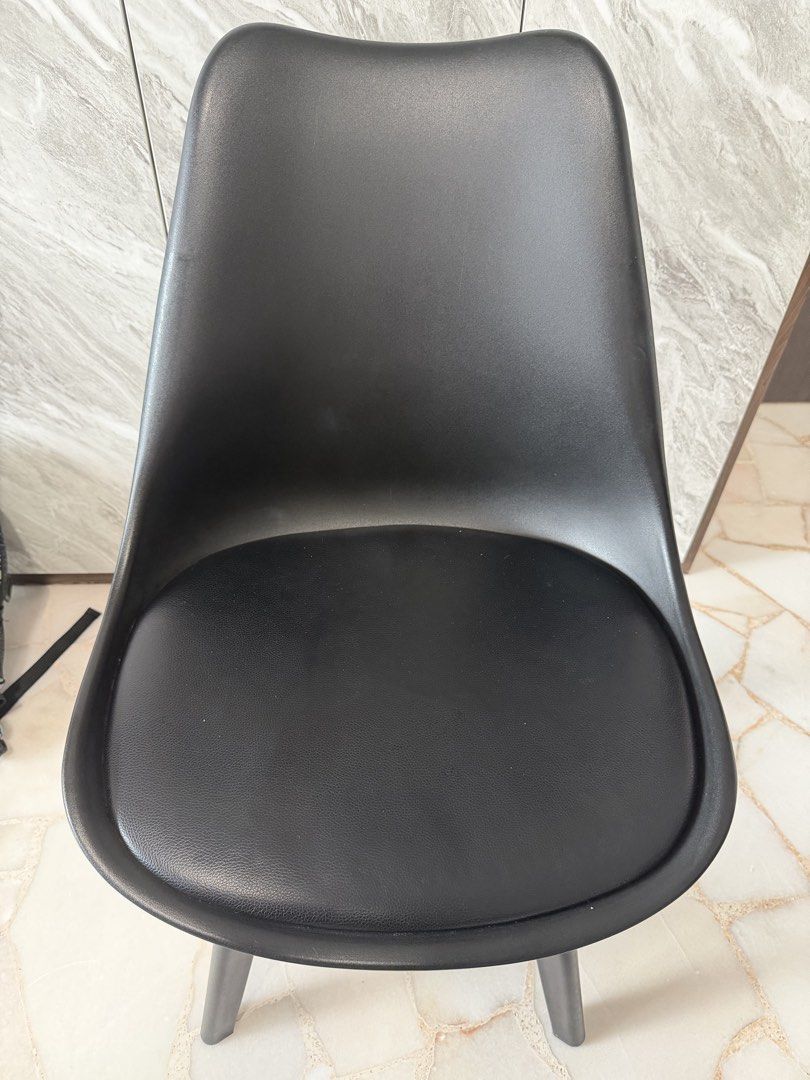Dining Table (Category: Tables & Sets) located in Singapore. Submitted by kimikimirawraw (Listing ID 1468504375, Image 2). Description: Moving out sale Bought it for $1100, selling it at $600 (nego) Ceramic Dining Table + 4 Chairs for Sale Selling my ceramic dining table set, comes with 4 black dining chairs. Modern and elegant design with a black marble-style finish and gold veining. Perfect for family meals and everyday use. 📏 Dimensions: * Le