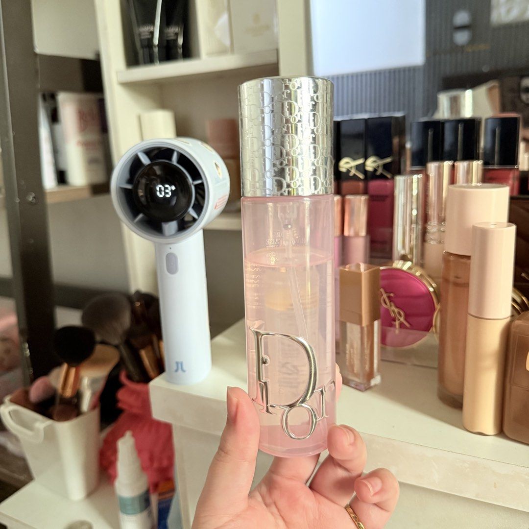 Dior Air Mist Setting Spray (Category: Makeup) located in Tanza. Submitted by ilovediyour (Listing ID 1468541303, Image 1). Description: Non nego fixed 1500 Rfs. Good for normal to dry skin, i’m oily.