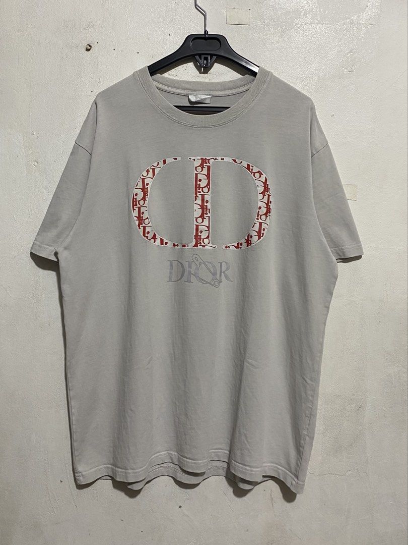 DIOR SHIRT (Category: Tshirts & Polo Shirts ) located in Manila. Submitted by brndn.rgld (Listing ID 1468667051, Image 1). Description: 23.5 Width 28.5 Length Excellent condition Baby hairline not visible Dm ur sure offer only.