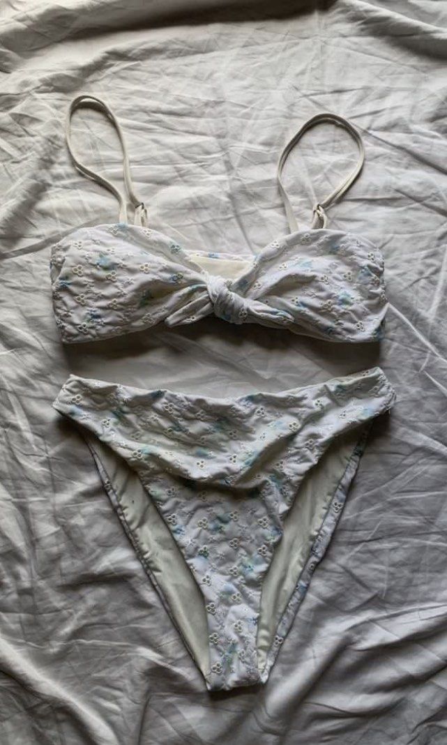 Dippin Daisys Floral Embroidered Bikini Set (Category: Bikinis & Swimsuits) located in Taguig. Submitted by prelovedbynette (Listing ID 1468692067, Image 3). Description: For size, pls refer to the size chart from the brand’s official website Top is size S with adjustable straps Bottom is size M Set retails for 4-5k .