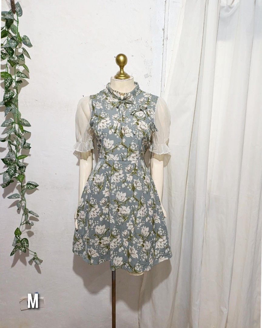 Ditsy cheongsam mini dress (Category: Dresses) located in Pateros City. Submitted by amj_amj (Listing ID 1468628287, Image 1). Description: .