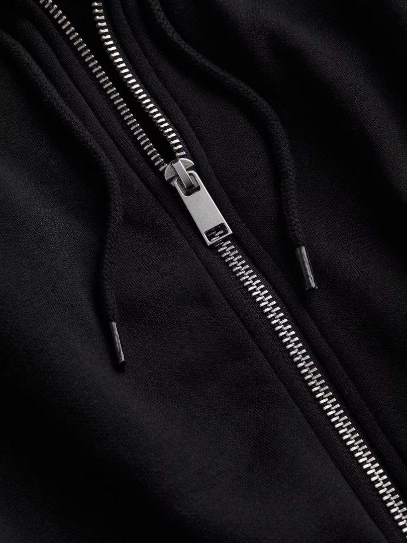 Divided by H&M Black Cropped Sweatshirt Jacket (Category: Coats, Jackets and Outerwear) located in Bocaue. Submitted by gwydeclutters (Listing ID 1468617881, Image 2). Description: ✿ Divided by H&M ✿ S on tag, fits up to medium frame ʀᴇᴍᴀʀᴋs: mall bought, used a few times only. like new condition, no flaws. For interested buyers, kindly send me a message for 𝗮𝗰𝘁𝘂𝗮𝗹 𝗽𝗵𝗼𝘁𝗼𝘀 to avoid photo grabbing & phishing. 𝗳𝗲𝘄 𝗿𝗲𝗺𝗶𝗻𝗱𝗲𝗿𝘀: 