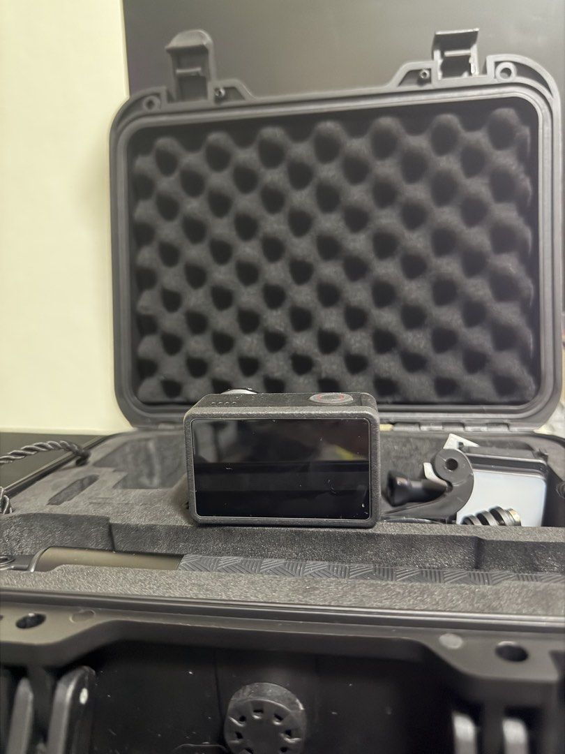 DJI Osmo Action 5 Pro (Category: Cameras) located in Manila. Submitted by beanie6908 (Listing ID 1468661781, Image 3). Description: Item is in Cebu but can Ship Bought Abroad Issue: Small Chip Take all comes with SmallRig ND Filter RFS: Switching to Nano.
