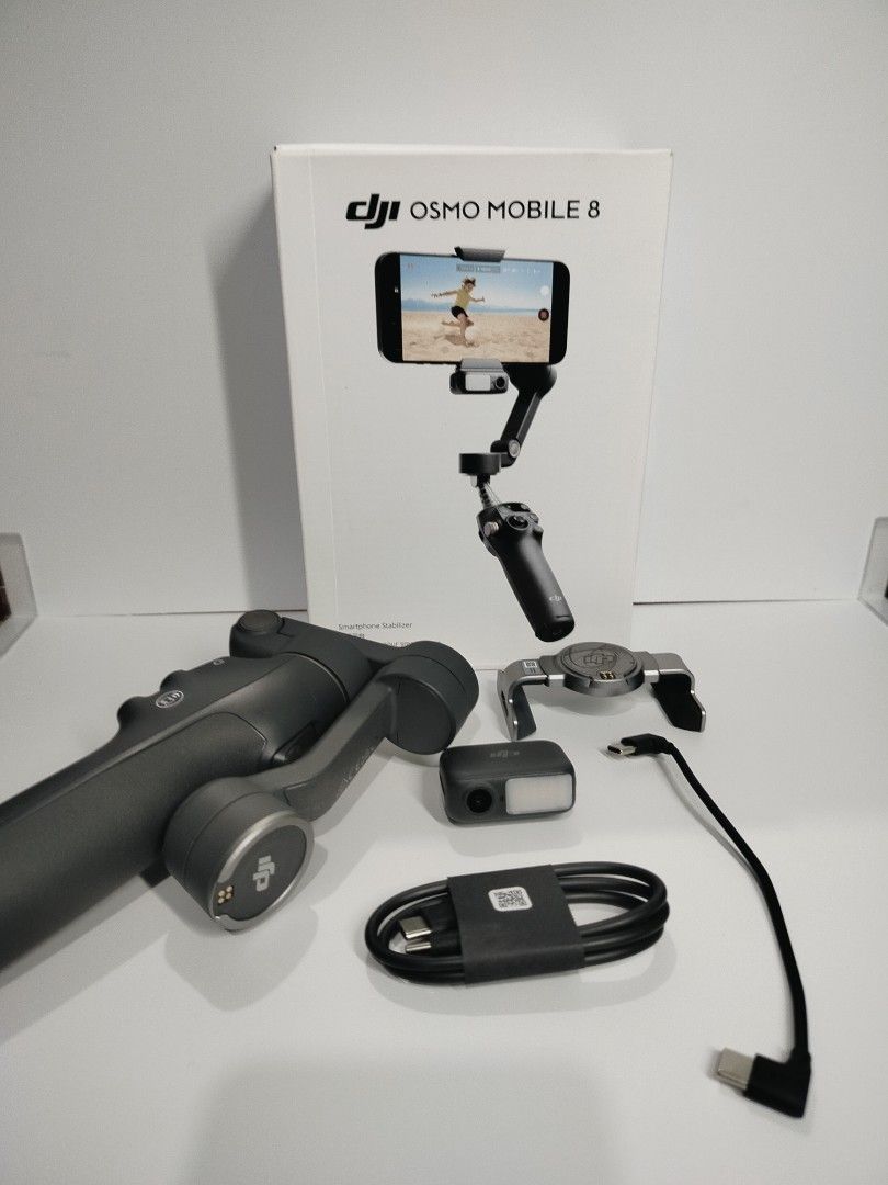 DJI Osmo Mobile 8 (Category: Other Mobile & Gadget Accessories) located in Binangonan. Submitted by silvercloud.b65211 (Listing ID 1468585211, Image 3). Description: w/ tracking module complete accessories.