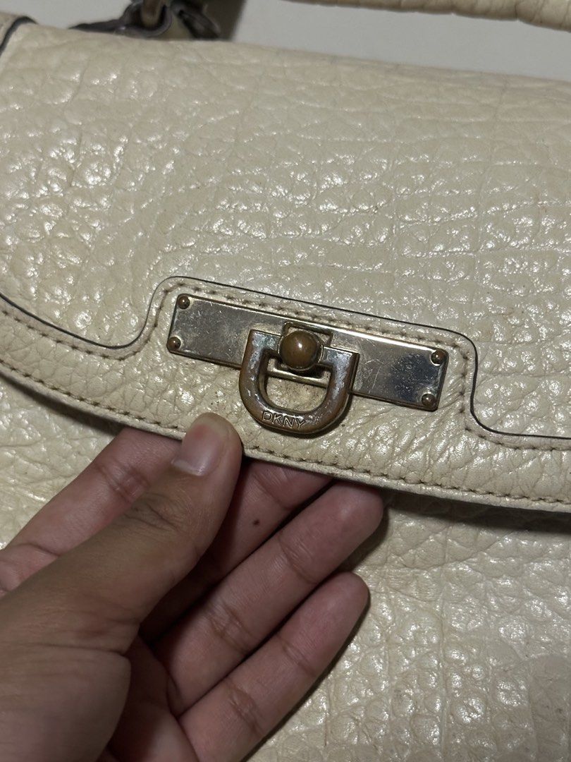 DKNY White Sling/Hand Bag (Category: Cross-body Bags) located in Manila. Submitted by velaiyara (Listing ID 1468644189, Image 3). Description: swipe to see flaws removable sling.