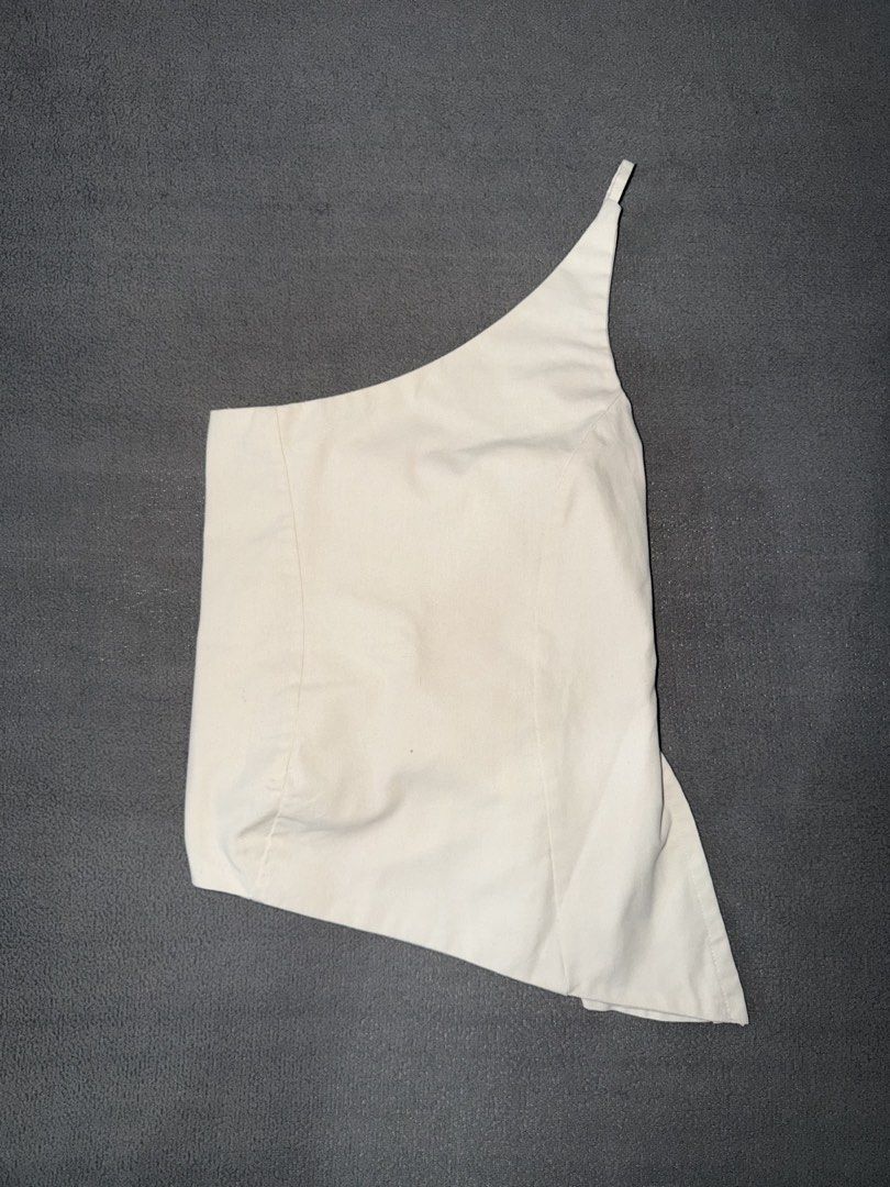 Dominique & Co Cream One Shoulder Top (Category: Sleeveless) located in Quezon City. Submitted by spicycalimaki (Listing ID 1468615667, Image 1). Description: - fits XS-S frames - i believe this design is not being sold anymore! - last price posted 🏷️ zara h&m mango uniqlo monki cotton on urban revivo bershka pull & bear love bonito editors market carino miu phia isa the label beyond collective.