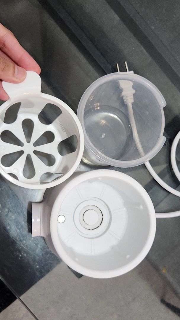 Dr. Isla Electric Baby Bottle Warmer (Category: Breastfeeding & Bottle Feeding) located in Bacoor. Submitted by jem60790 (Listing ID 1468526250, Image 2). Description: - Brand: Dr. Isla - Color: Clean White - Function: Electric bottle warmer - Features: Digital display dial, inner basket, and clear cover lid - Condition: Clean interior heating plate, ready for daily use - Inclusions: Main heating base with attached power cord Dr.Isla N22 Multi-Fu