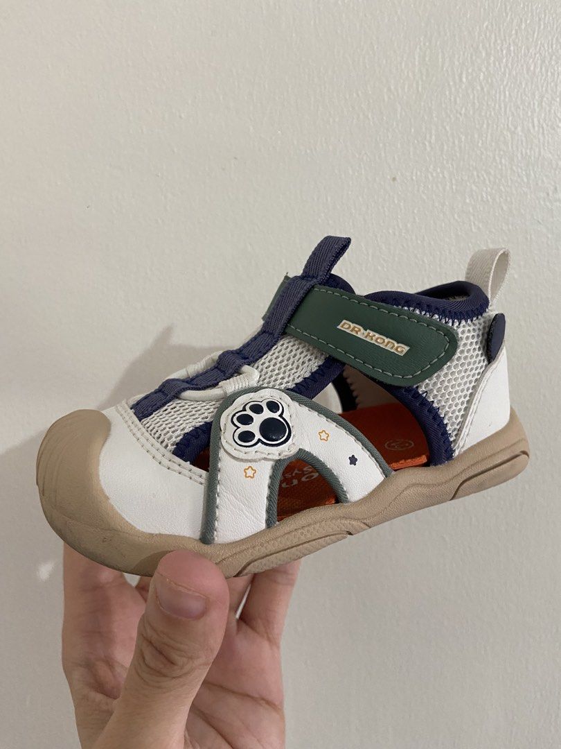 Dr. Kong shoes (Category: Babies & Kids Fashion) located in Manila. Submitted by eriiidump (Listing ID 1468534351, Image 3). Description: Purchased in Dr. Kong SM Megamall for 2,500 Size: 21 Rfs: Hindi na kasya sa baby.