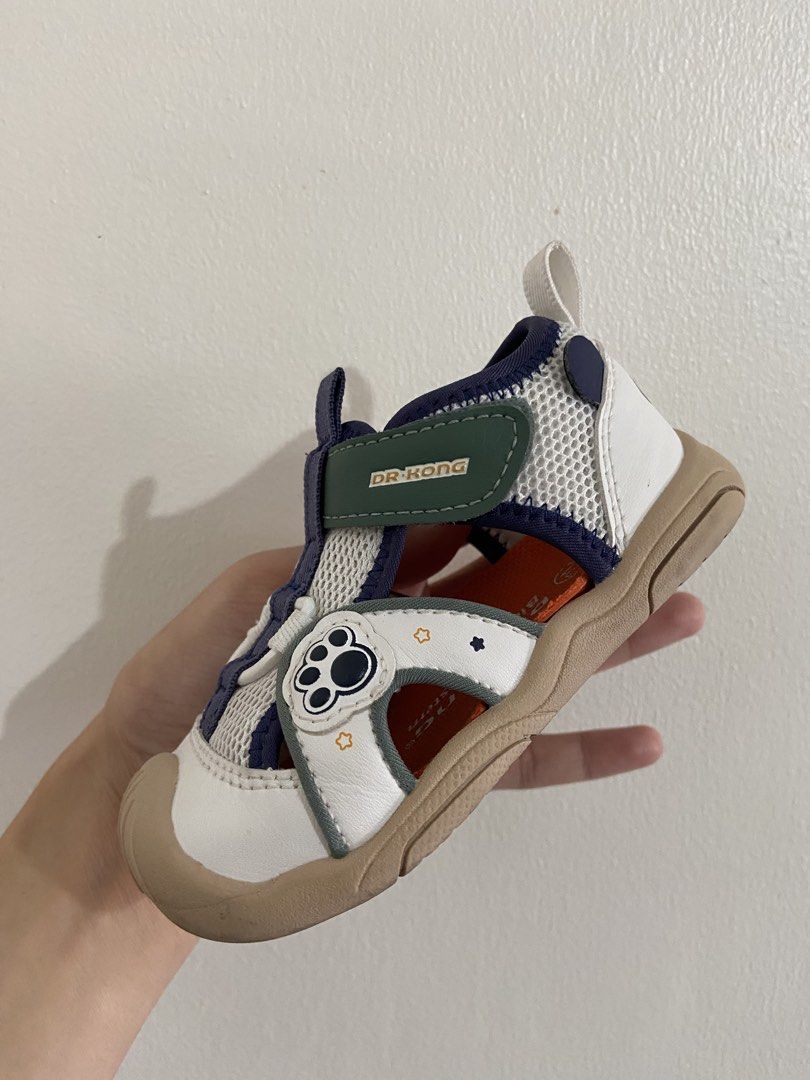 Dr. Kong shoes (Category: Babies & Kids Fashion) located in Manila. Submitted by eriiidump (Listing ID 1468534351, Image 2). Description: Purchased in Dr. Kong SM Megamall for 2,500 Size: 21 Rfs: Hindi na kasya sa baby.