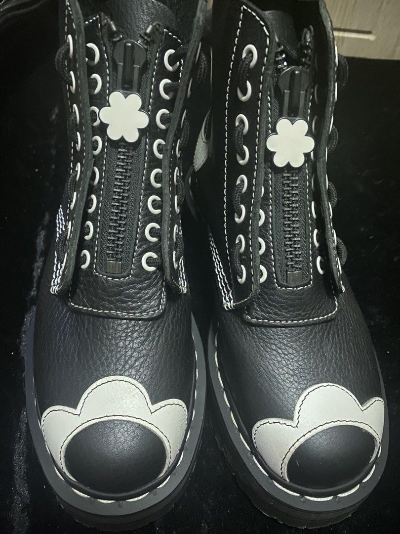 Dr martens Sinclair optical white (Category: Boots) located in Makati City. Submitted by nnev_cats (Listing ID 1468693413, Image 2). Description: With og box Decluttering / migrating Negotiable for sure buyer Weds only meet up bgc Anytime rockwell makati .