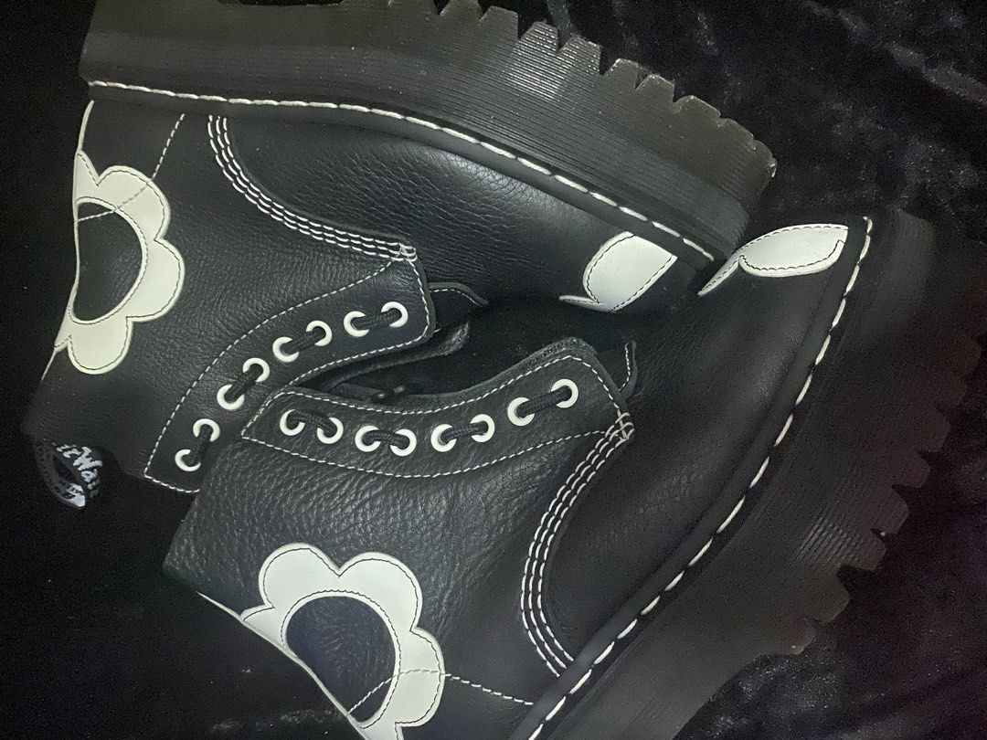 Dr martens Sinclair optical white (Category: Boots) located in Makati City. Submitted by nnev_cats (Listing ID 1468693413, Image 3). Description: With og box Decluttering / migrating Negotiable for sure buyer Weds only meet up bgc Anytime rockwell makati .