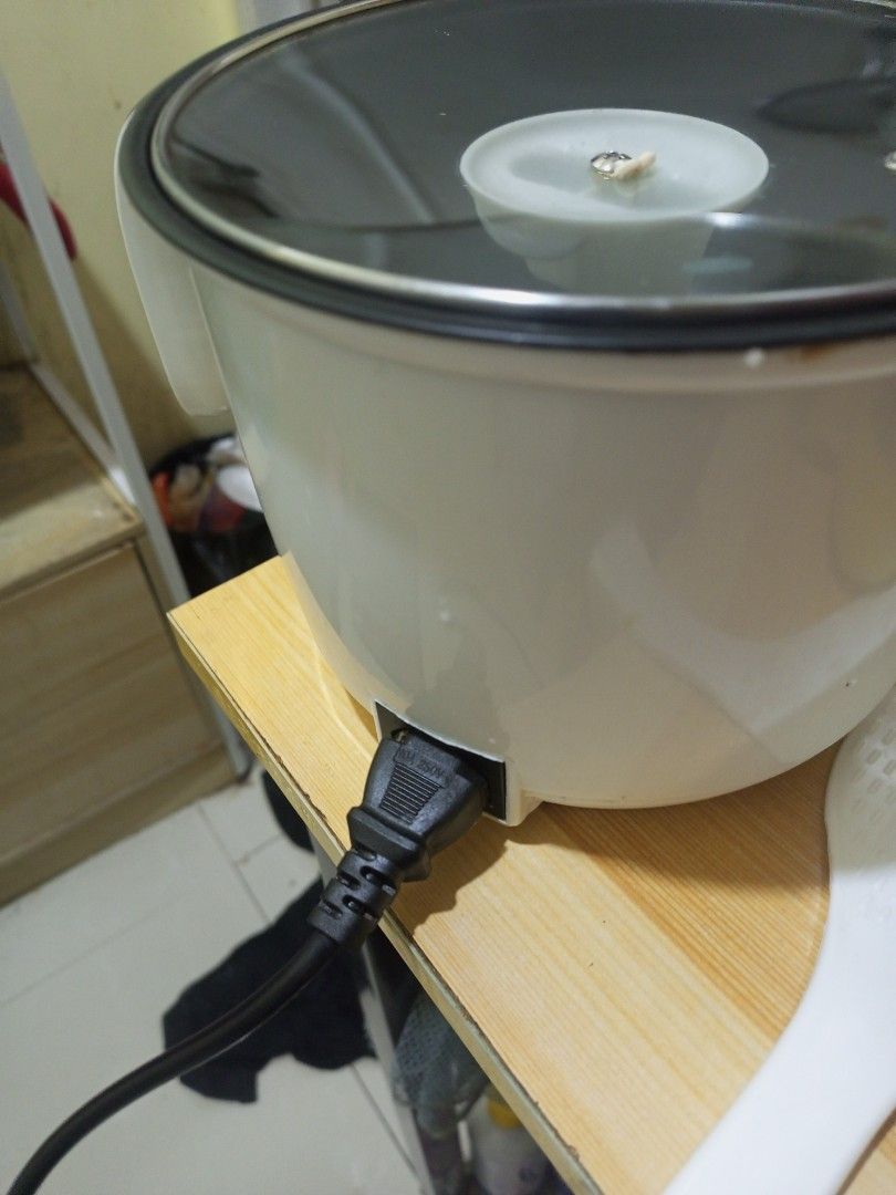 Dreepor Rice cooker (Category: Looking For) located in Manila. Submitted by bluelight15 (Listing ID 1468644100, Image 2). Description: WANTED: BUMIBILI NG SIRANG RICE COOKER ✅ ISSUE: Hindi na nag-ON ✅ Hnd na natatanggal yung cord sa rice cooker na port. ✅ with lid and scoop/spatula.