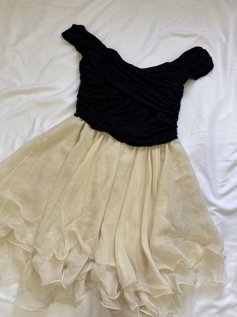 DRESS BEIGE & BLACK (Category: Dresses) located in General Trias. Submitted by fellasunshine (Listing ID 1468634487, Image 1). Description: - us brand - rfs decluttering - j&t or lalamove.