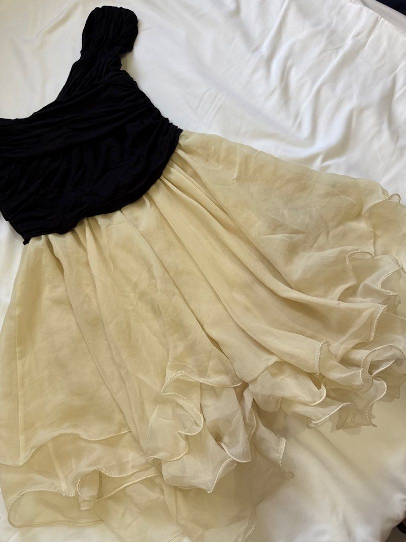 DRESS BEIGE & BLACK (Category: Dresses) located in General Trias. Submitted by fellasunshine (Listing ID 1468634487, Image 3). Description: - us brand - rfs decluttering - j&t or lalamove.