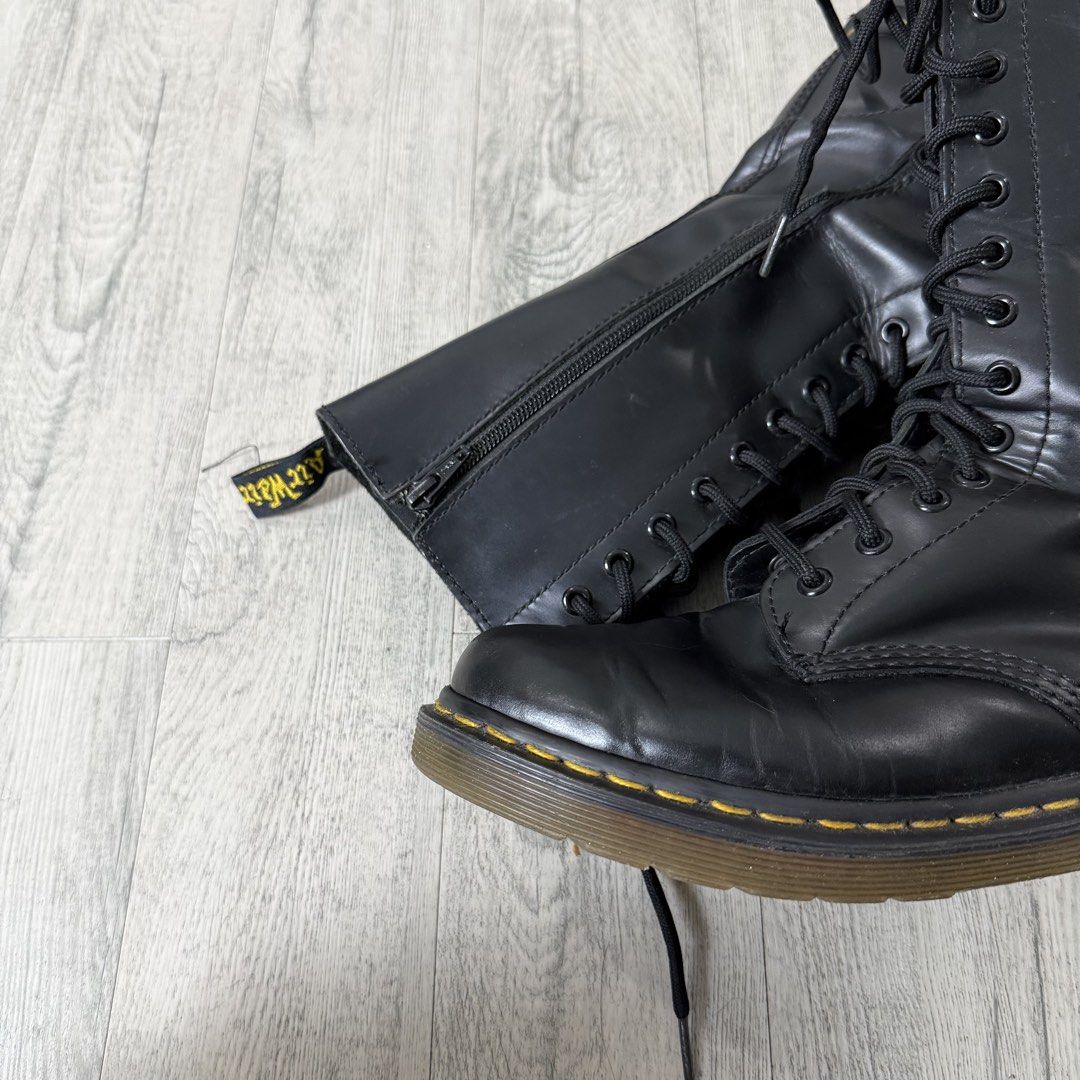 dr.martens Boots (Category: Boots) located in Manila. Submitted by wornagainstudios2 (Listing ID 1468676923, Image 2). Description: .