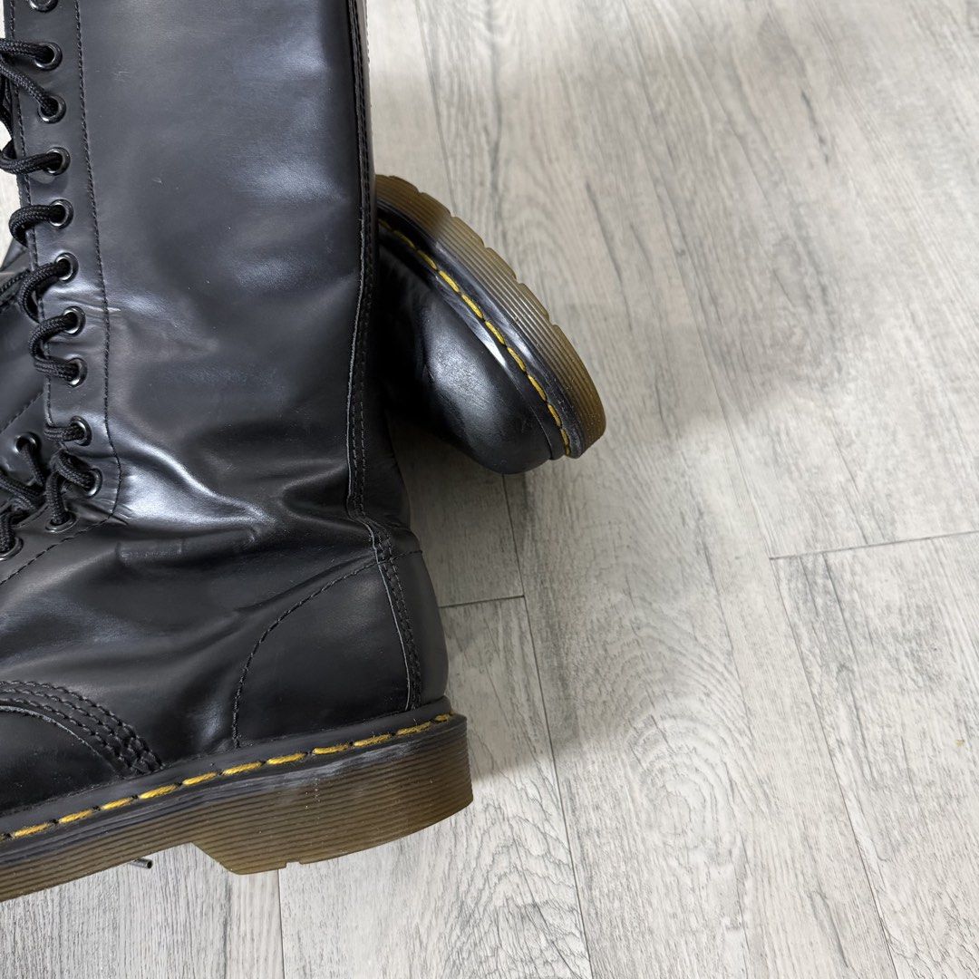 dr.martens Boots (Category: Boots) located in Manila. Submitted by wornagainstudios2 (Listing ID 1468676923, Image 3). Description: .